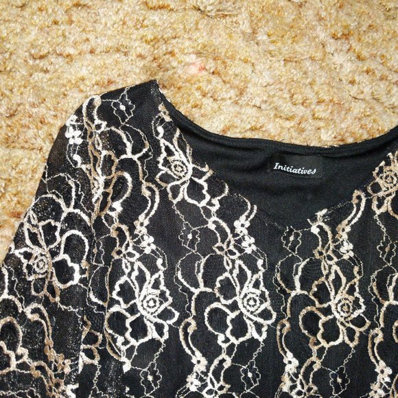 4/$20 | Initiatives Poncho Embroidered Lace Shirt Blouse with Rose Print - Picture 3 of 6